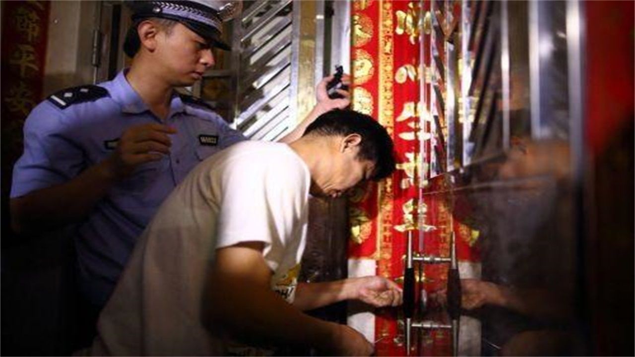 克拉玛依请开锁师傅开了锁后，师傅